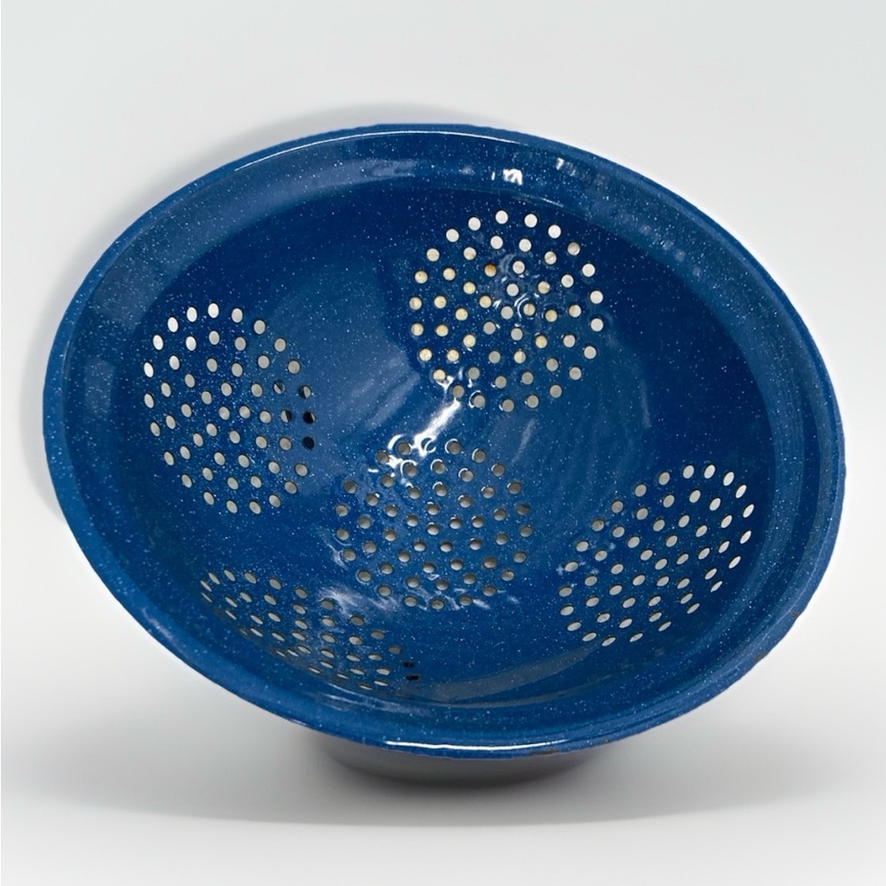 Vintage Cinsa Blue Speckled Enamel Colander 3-Legged Camping Utilitarian - Picture 2 of 6